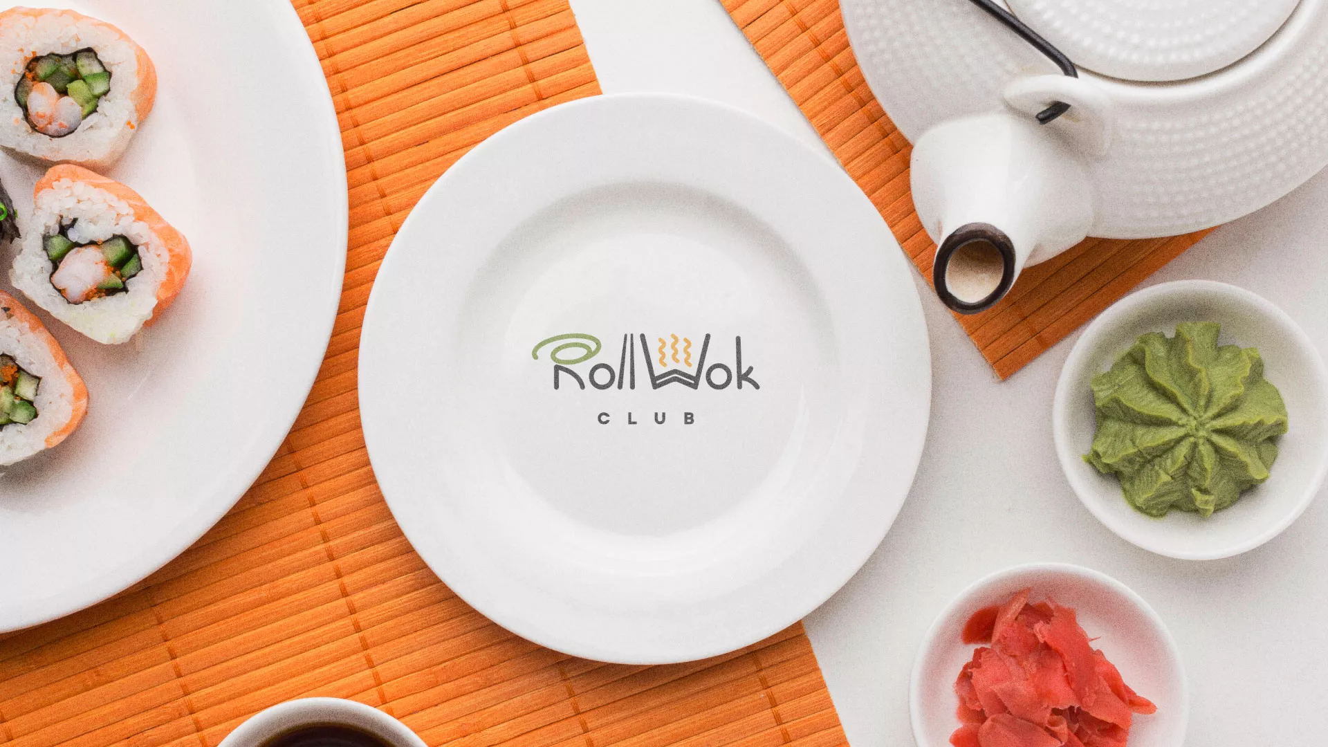 Разработка логотипа и фирменного стиля суши-бара «Roll Wok Club» в Чайковском